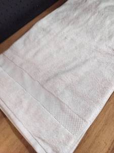 lot 2289 image: White Wash Cloth 2 Pack 28 in X 16in