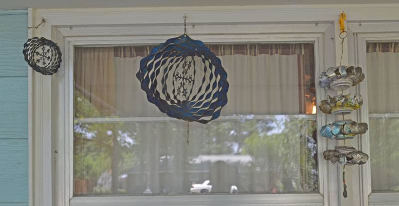 lot 4030 image: Metal Dcor and Aluminum Wind Turbine