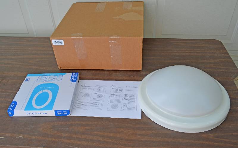 lot 4036 image: White Light Fixture with Fluorescent Bulb - New in Box - 13.5 diameter