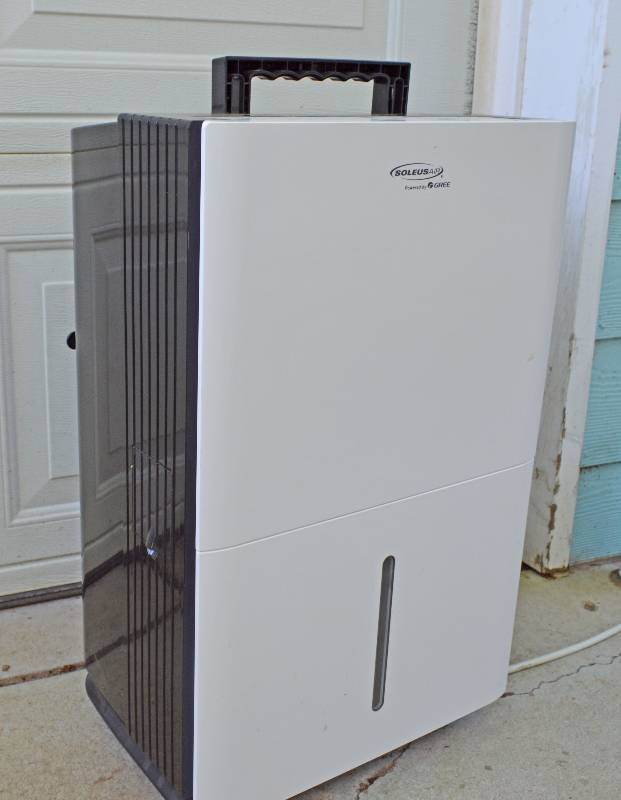 lot 4052 image: De-Humidifier - Soleus Air - Works