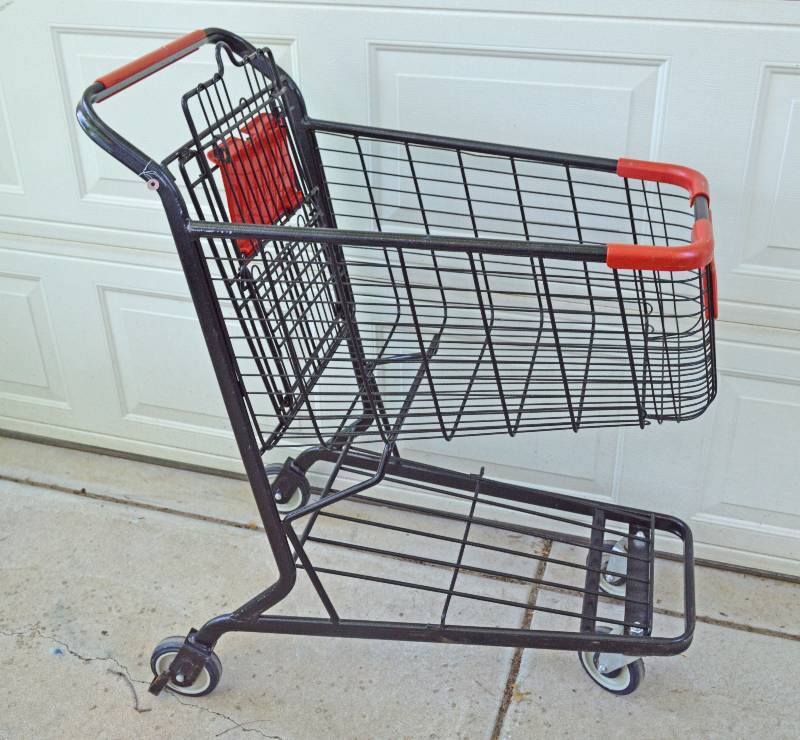 lot 4055 image: TJ Maxx Grocery Cart - Neat
