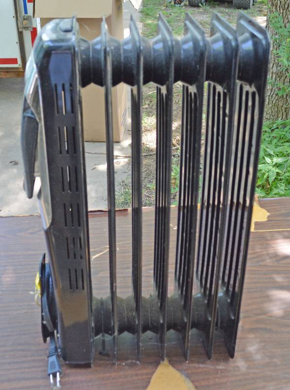 lot 4075 image: Honeywell Electrics Space Heaters - Very Cool