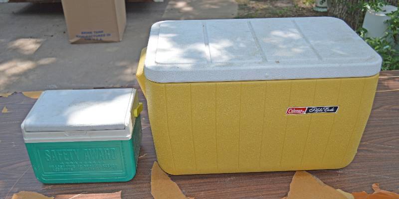lot 4083 image: Lot of 2 Coolers - Great for Get Togethers