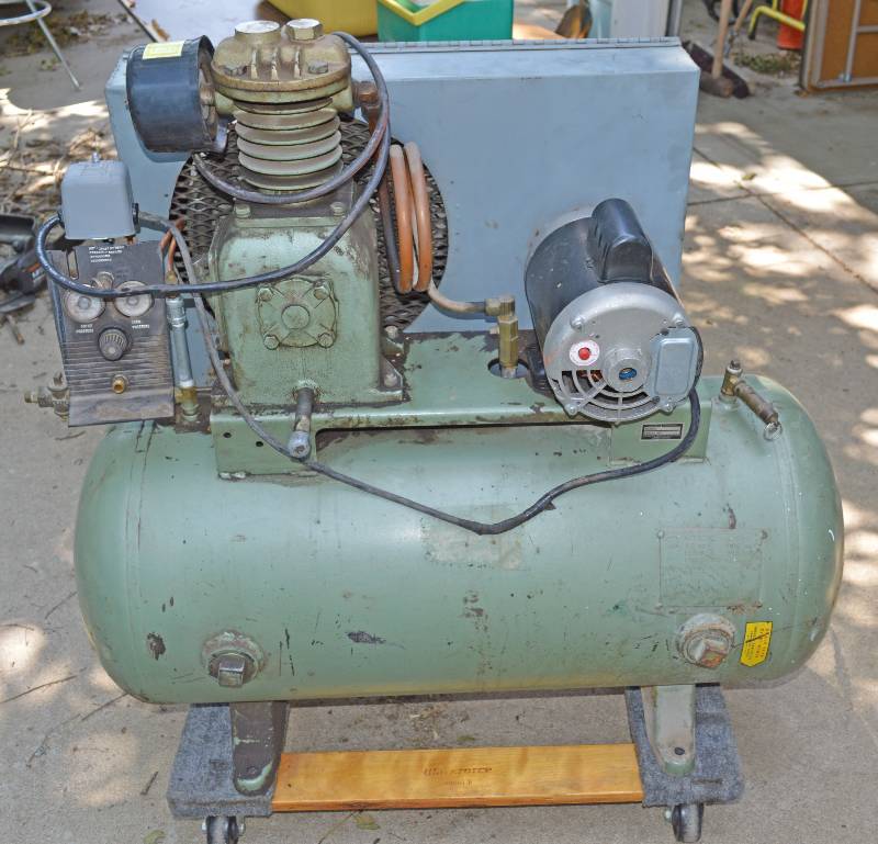 lot 4084 image: Century AC Motor Air Compressor - Works - Dolly not included