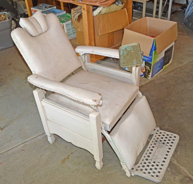 lot 4086 image: Antique Dental Chair - Vintage