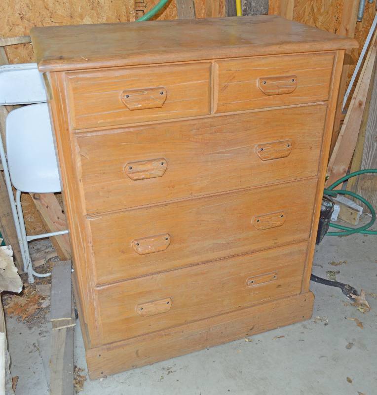 lot 4092 image: Brandt Ranch Oak  - 5 Drawer Chest - Nice Condition
