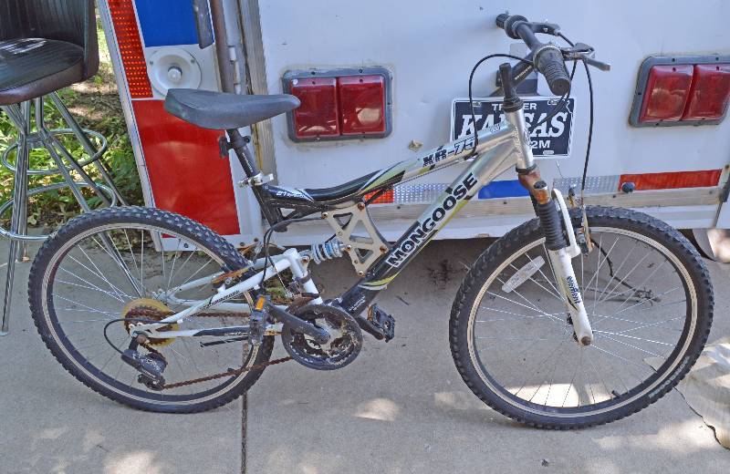 lot 4100 image: Mongoose 24 Bike - Back Tire has a Slow Leak