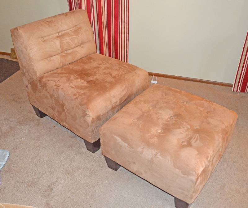 lot 4104 image: Microfiber Chair and Ottoman - See Photos for Details