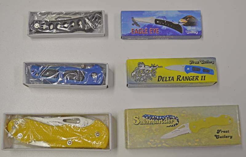 lot 4065 image: Lot of 3 new Pocket Knives - Very Cool