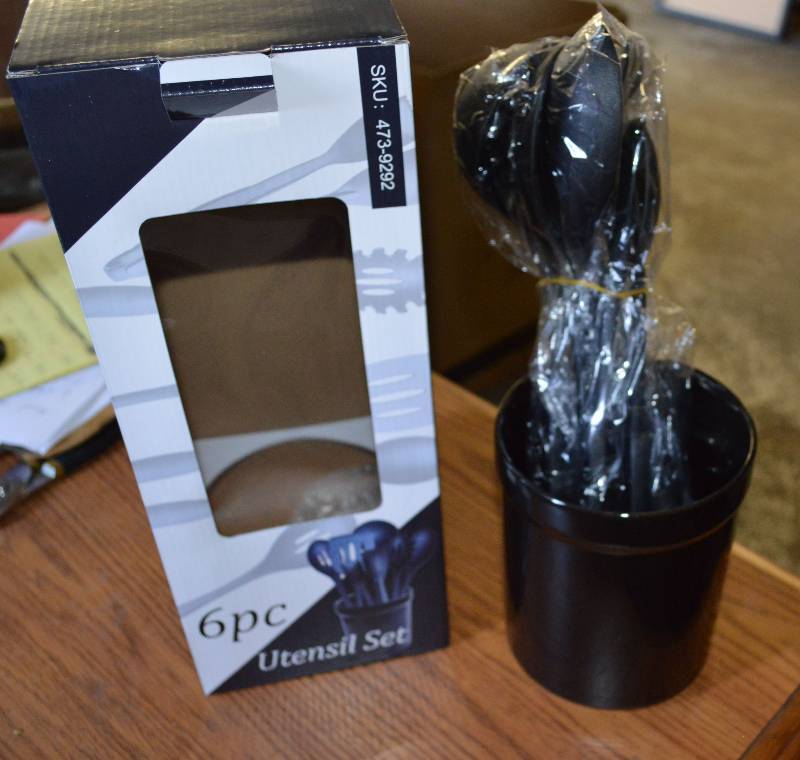 lot 4121 image: NEW 6 Piece Kitchen Utensil Set- Wow