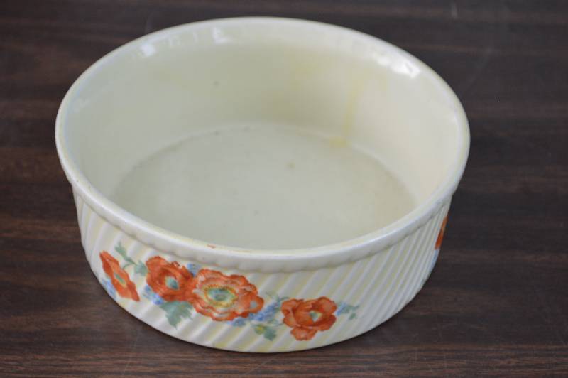 lot 4127 image: Halls Casserole Dish- Cool