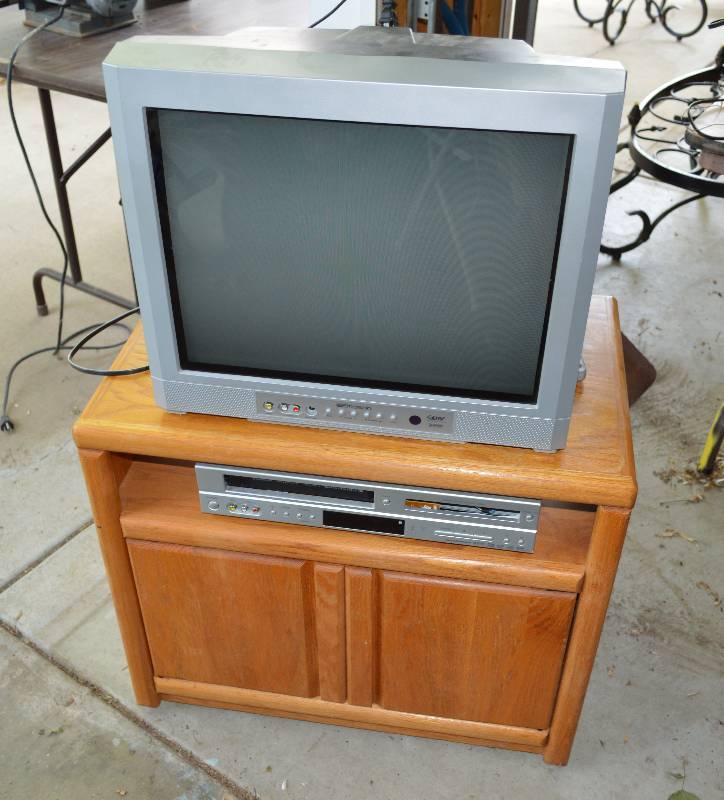 lot 4131 image: Emerson TV w Stand and VCRDVD Player- Wow