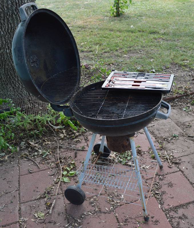 lot 4135 image: Charcoal Grill w Grill Tools- What a Bundle
