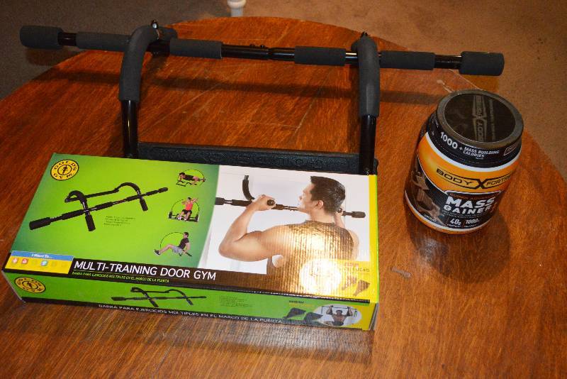 lot 4137 image: Golds Gym Door Gym and Mass Gainer Muscle Mass Builder - Cool