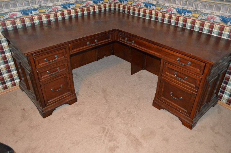 lot 4167 image: Wood Desk and Return w Drop Front Keyboard Trays- 67 x 75.5- Take a Look