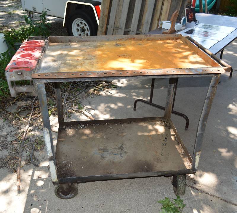 lot 4172 image: Tool Cart- 36 x 24 x 36.5- Check it Out