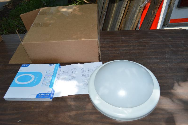 lot 4174 image: New in Box Light Fixture w Bulb- Cool