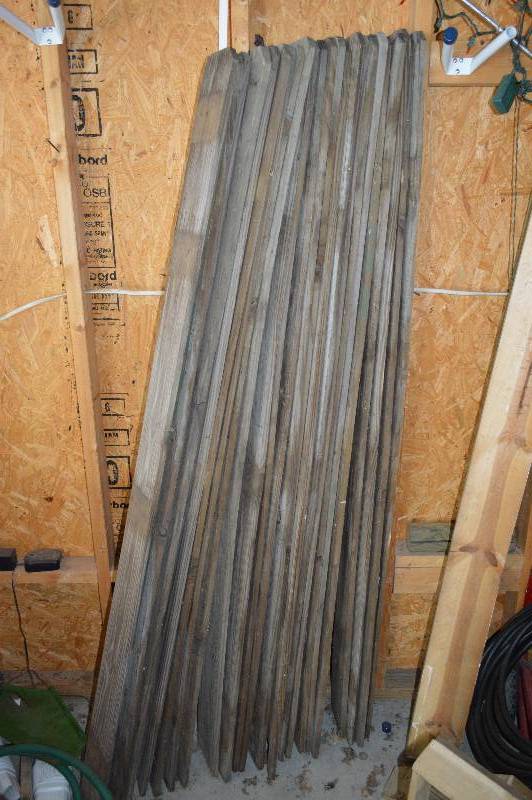lot 4182 image: Lot of 25 Fence Boards- 5.5 x 6- Perfect for Crafts