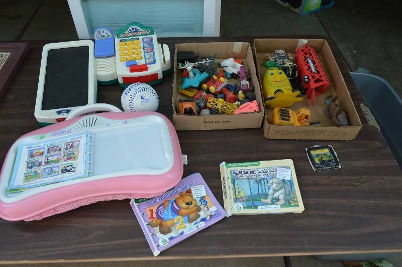 lot 4192 image: Lot of Toys- Cool
