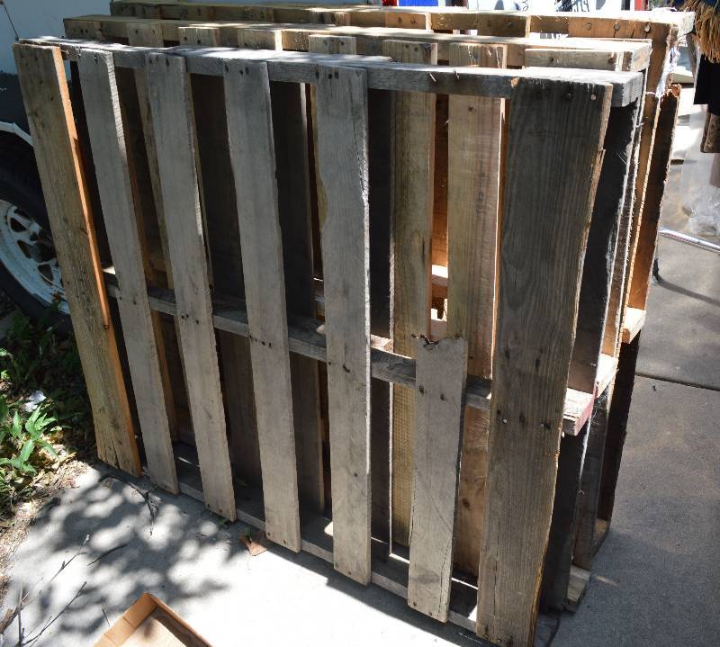 lot 4199 image: Lot of 10 Pallets- Use for Crafts