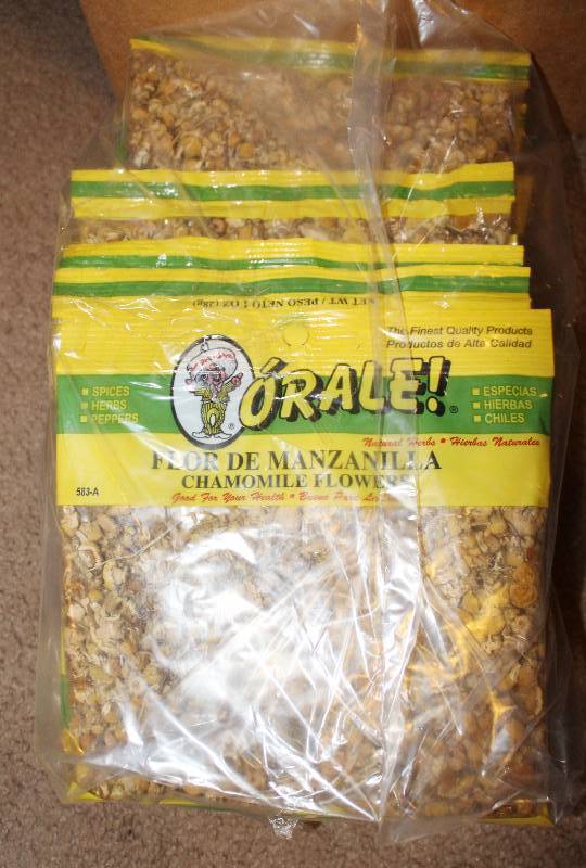 lot 4225 image: Lot of 12 Count Chamomile Flowers - 1 oz bags