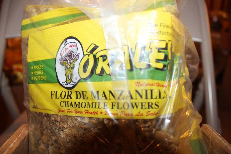 lot 4313 image: Lot of 24 Count Chamomile Flowers - 1 oz bags