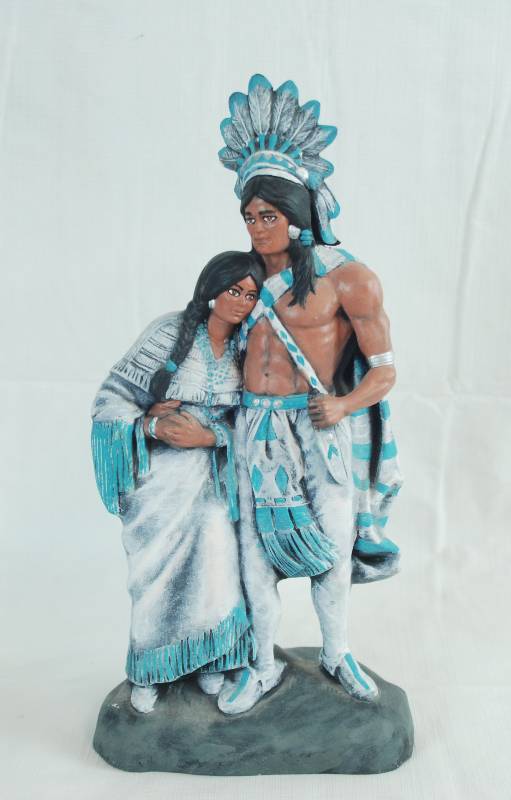 lot 2034 image: Native American Chief and His Wife - Figurine - Very nice - Awesome Decor