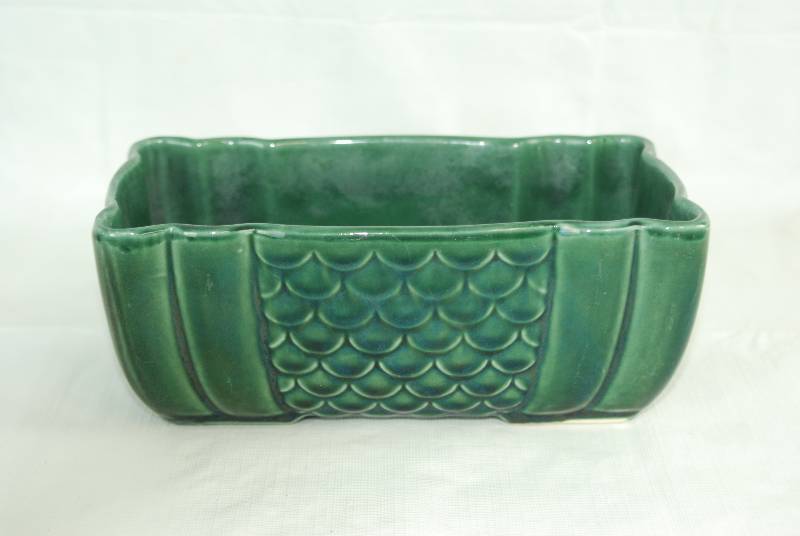 lot 2037 image: Vintage USA 77 Dark Green Drip Glaze Pottery Planter (1960s )