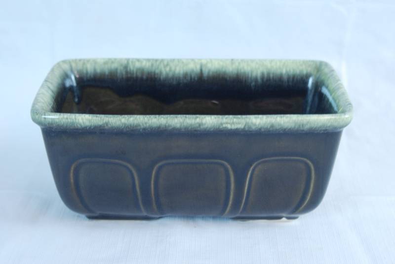 lot 2038 image: Vintage HULL USA  F 469 Dark Green Window Box Pottery Planter (1960s )