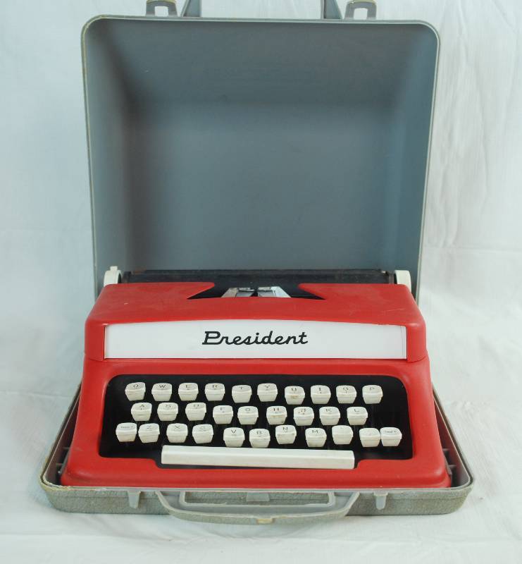 lot 2041 image: 1964 Tom Thumb Educational Toys No. 1826 President Typewriter