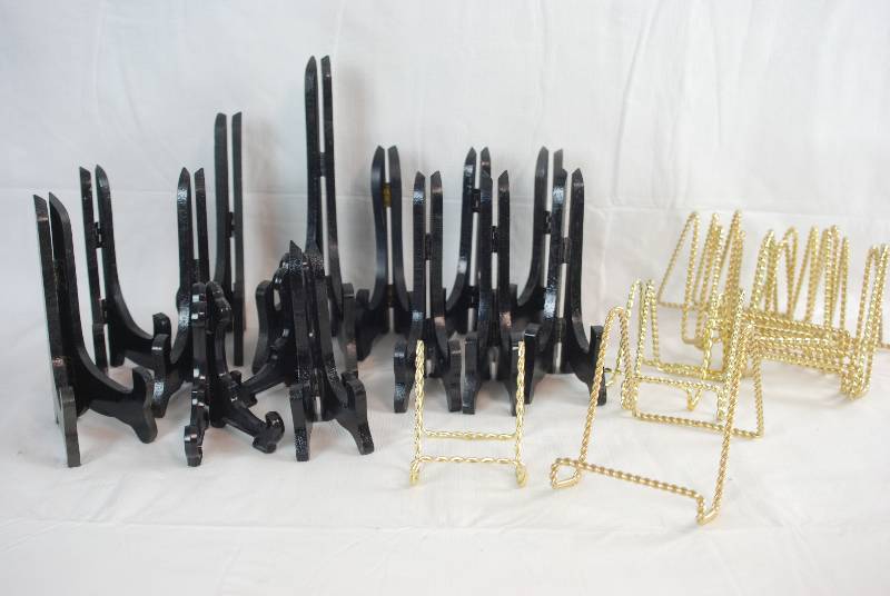 lot 2042 image: Big Lot of Various Plate Holders and Art  Photo Easels - See pics