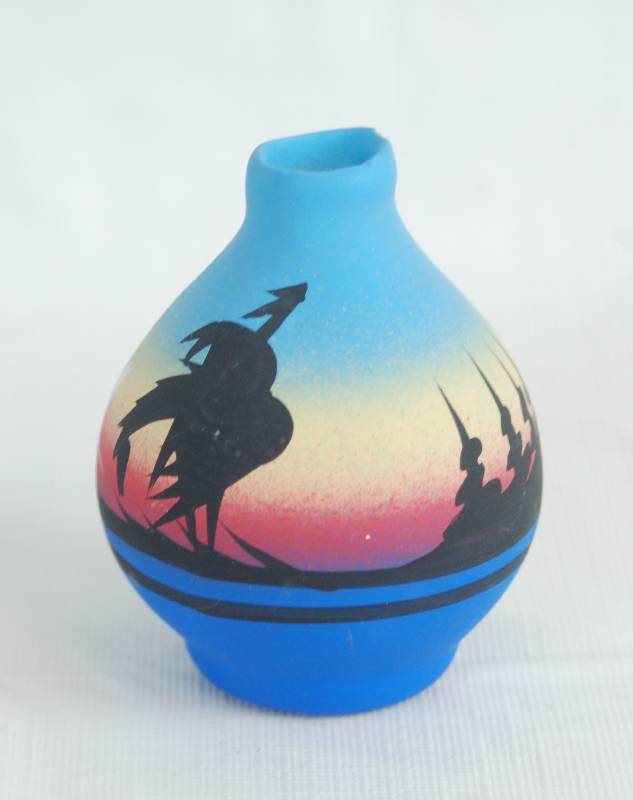 Native American Indian End Of The Trail Silhouette Small Pottery Vase Amazing Collector S Estate Auction Native American Vintage Items Japan German Shepherd Wolves Art And More Equip Bid