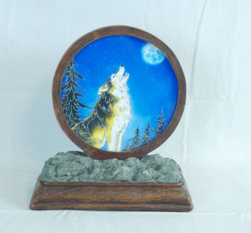 lot 2073 image: Light - Battery Operated Wolf Howling at the Moon