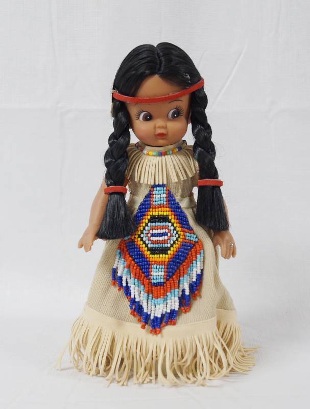 lot 2085 image: Beautiful Native American Princess Doll w Detailed Beaded Costume - So pretty