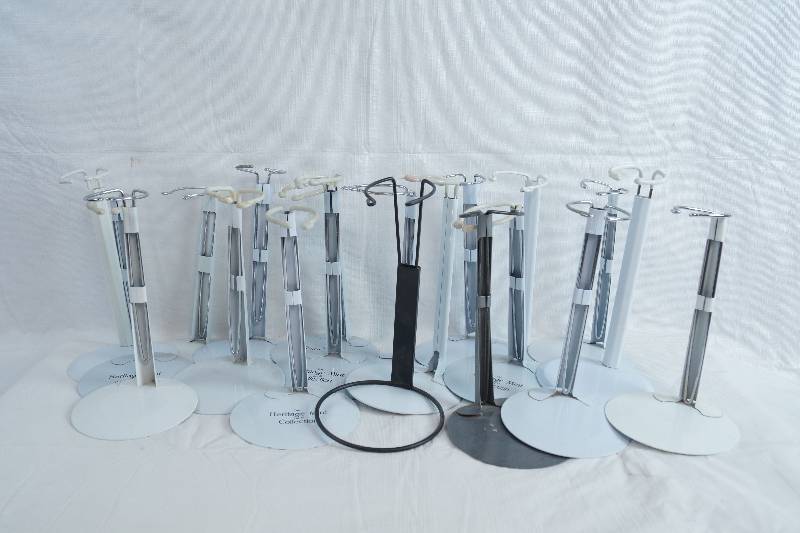 lot 2419 image: Lot of approx 20 Medium Doll Stands