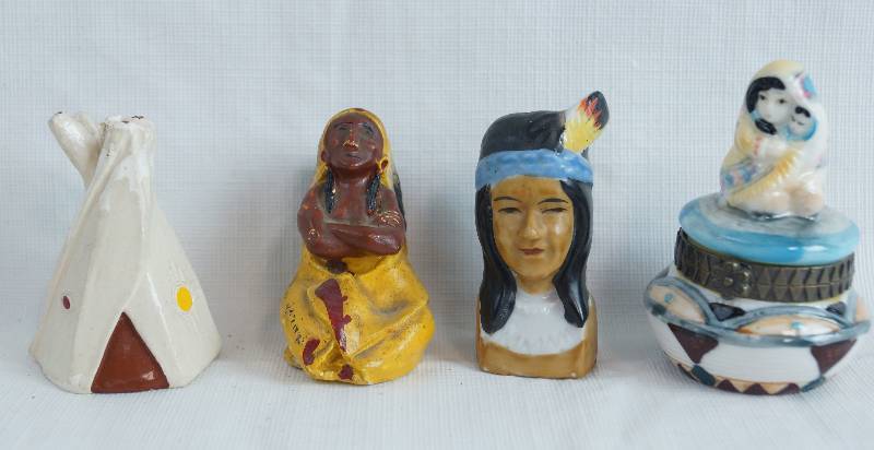 lot 2426 image: Lot of Native American Indian Figurines - Tee Pee