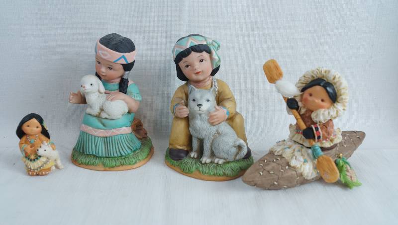 lot 2433 image: Lot of Native American Indian and Eskimo Figurines - Nice