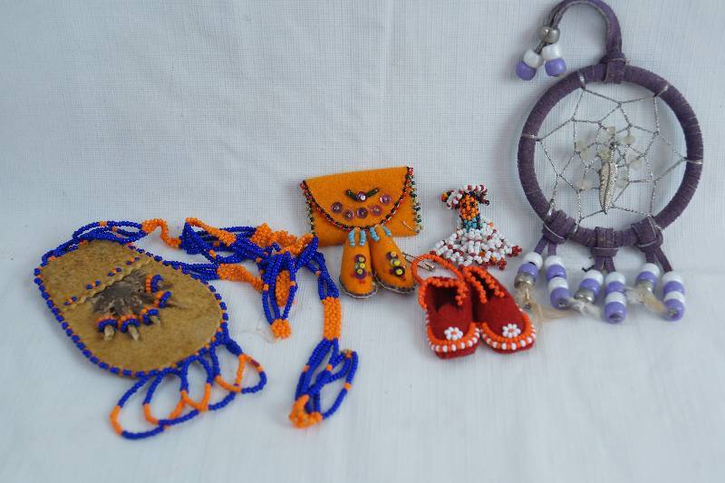 lot 2436 image: Native American Indian Beaded Items - Necklace - Brooch w moccasins and a dream catcher