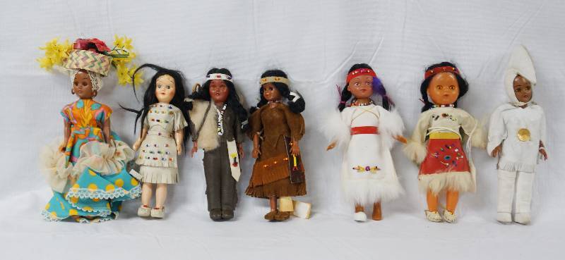 lot 3488 image: Lot of 7 Various Dolls - Native American, Hawaiian - Beaded Costumes - Very Pretty