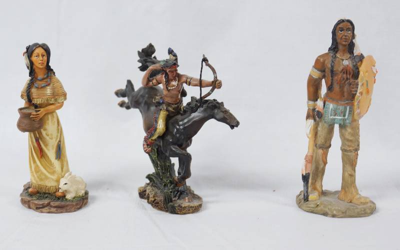 lot 3492 image: Lot of 3 Small Native American Indian Figurines - Nice