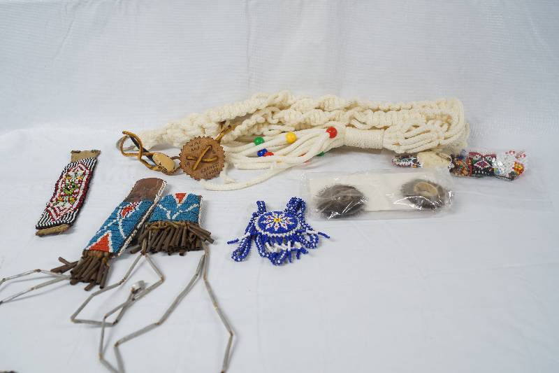 lot 3498 image: VERY NICE LOT - Native American Indian Beaded Items, and Macrame - MUST SEE PICS INTRICATE ITEMS