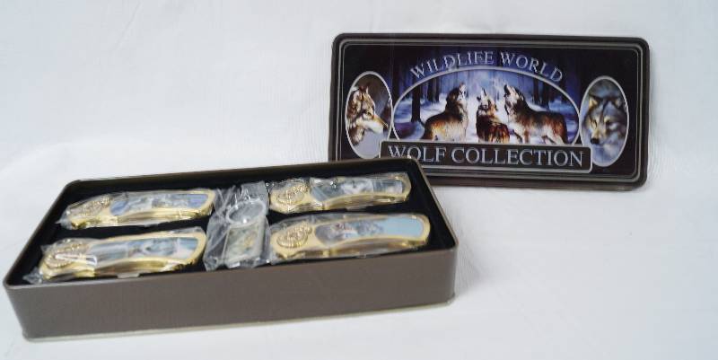 lot 3502 image: Wildlife World WOLF COLLECTION - Pocket Knife Set - In Collectors Tin - Excellent Condition