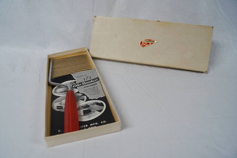 lot 2005 image: Vintage Schneider Cake Breaker Original Box