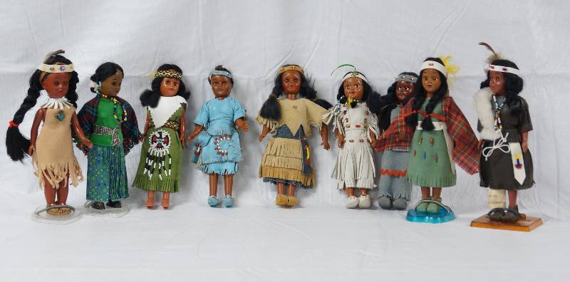 lot 2091 image: Lot of 8 Very Collectible Native American Dolls - Various Brands, Ages and Styles - Nice