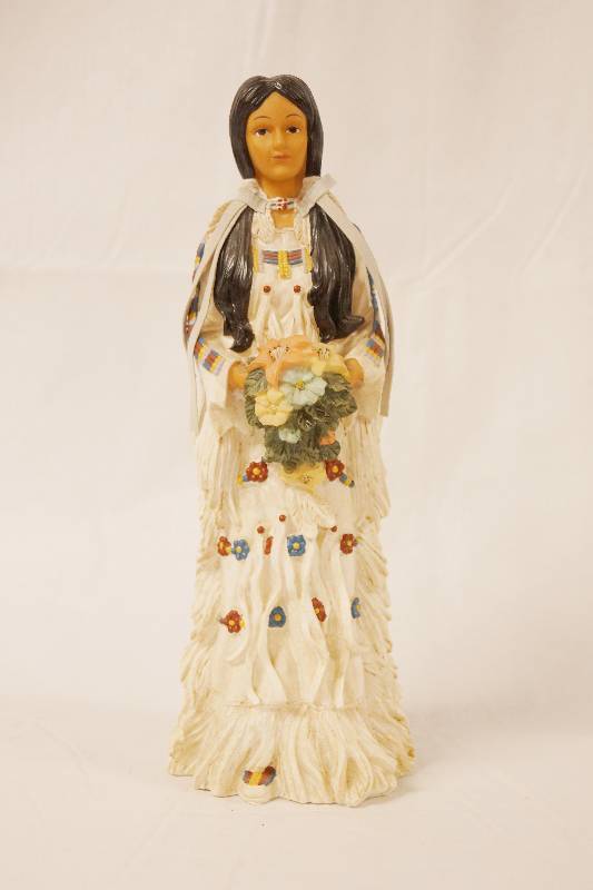 lot 2099 image: Very Pretty Pocahontas Native American Indian Figurine - See Pics