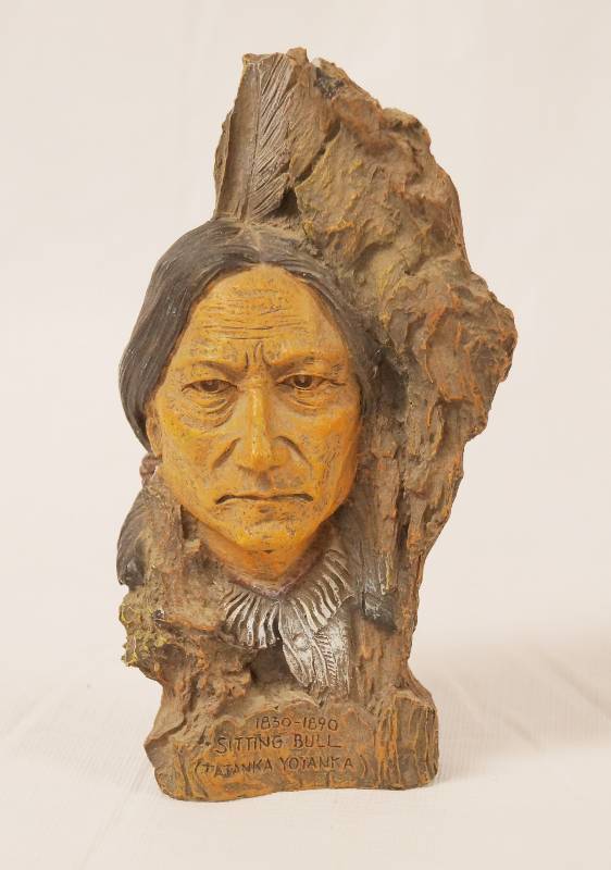 lot 2101 image: Eye of an Eagle - Native American Chief Resin Figure Head - # 24817 #283