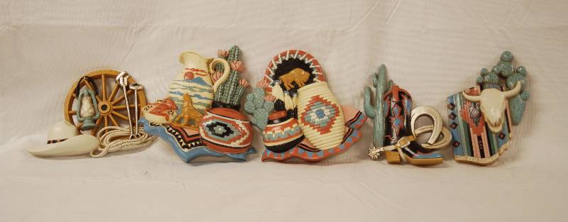 lot 2123 image: Plastic Wall Decor - See Photos for Details