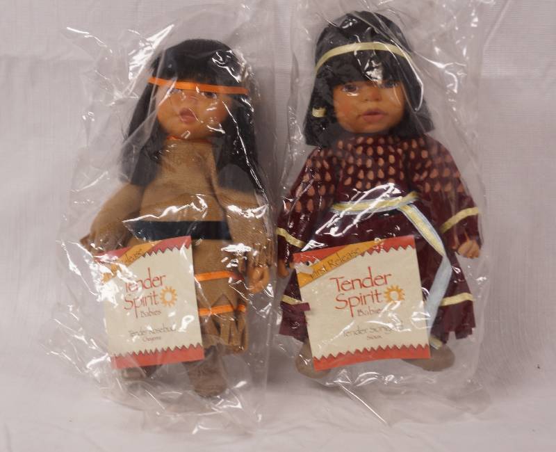 lot 2125 image: Tender Spirit Native American Dolls - See Photos for Details