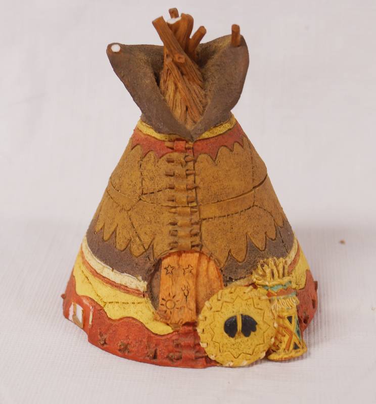 lot 2145 image: Friends of the Feather Figurine - 1998 Enesco Corporation - See Photos for Details