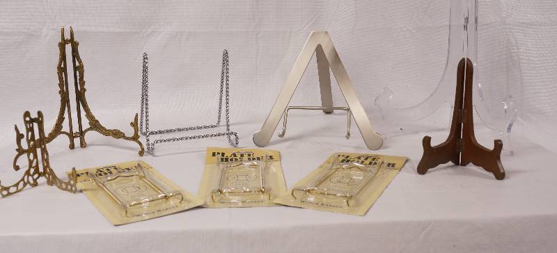 lot 2153 image: Lot of Assorted Plate Holders - See Photos